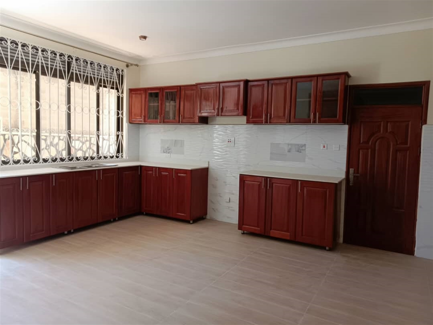 6 bedroom Mansion for sale in Munyonyo Kampala Uganda