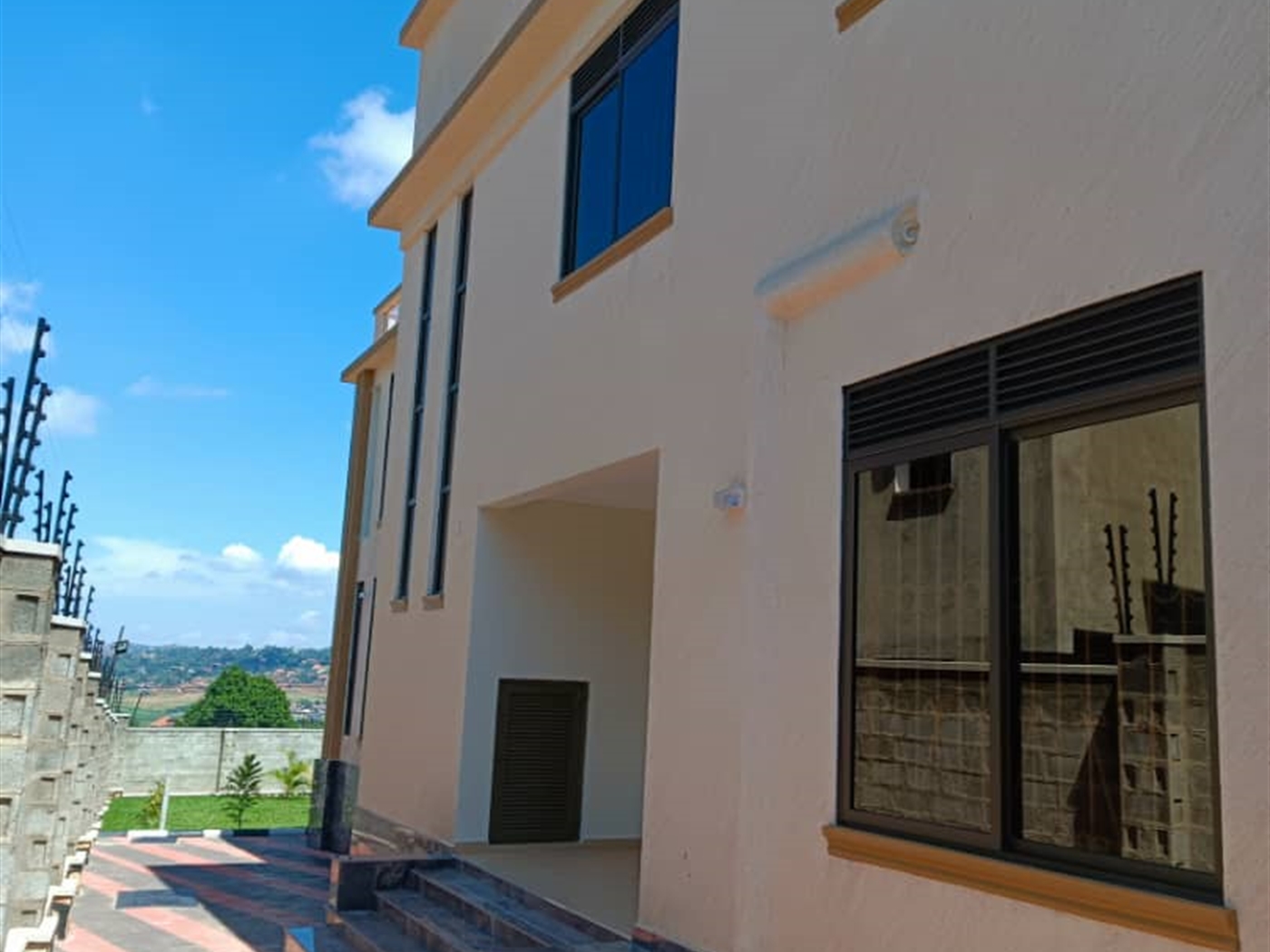 6 bedroom Mansion for sale in Munyonyo Kampala Uganda