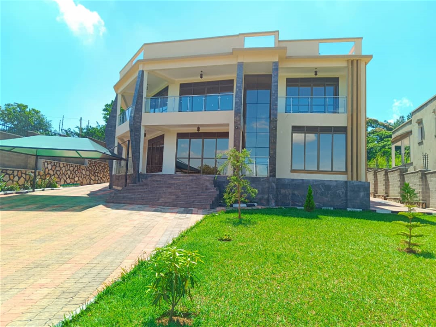6 bedroom Mansion for sale in Munyonyo Kampala Uganda