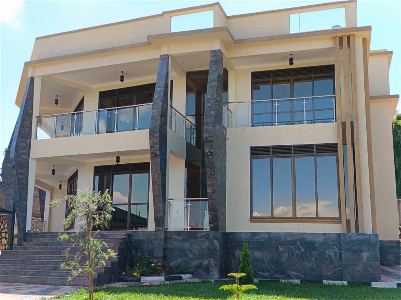 6 bedroom Mansion for sale in Munyonyo Kampala Uganda
