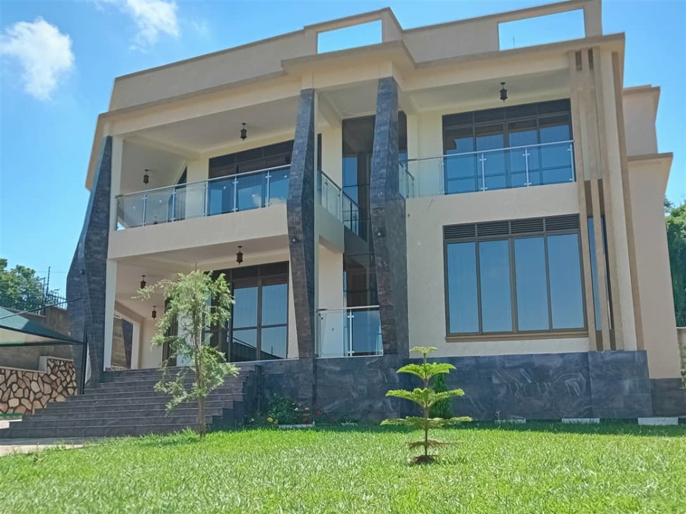 6 bedroom Mansion for sale in Munyonyo Kampala Uganda
