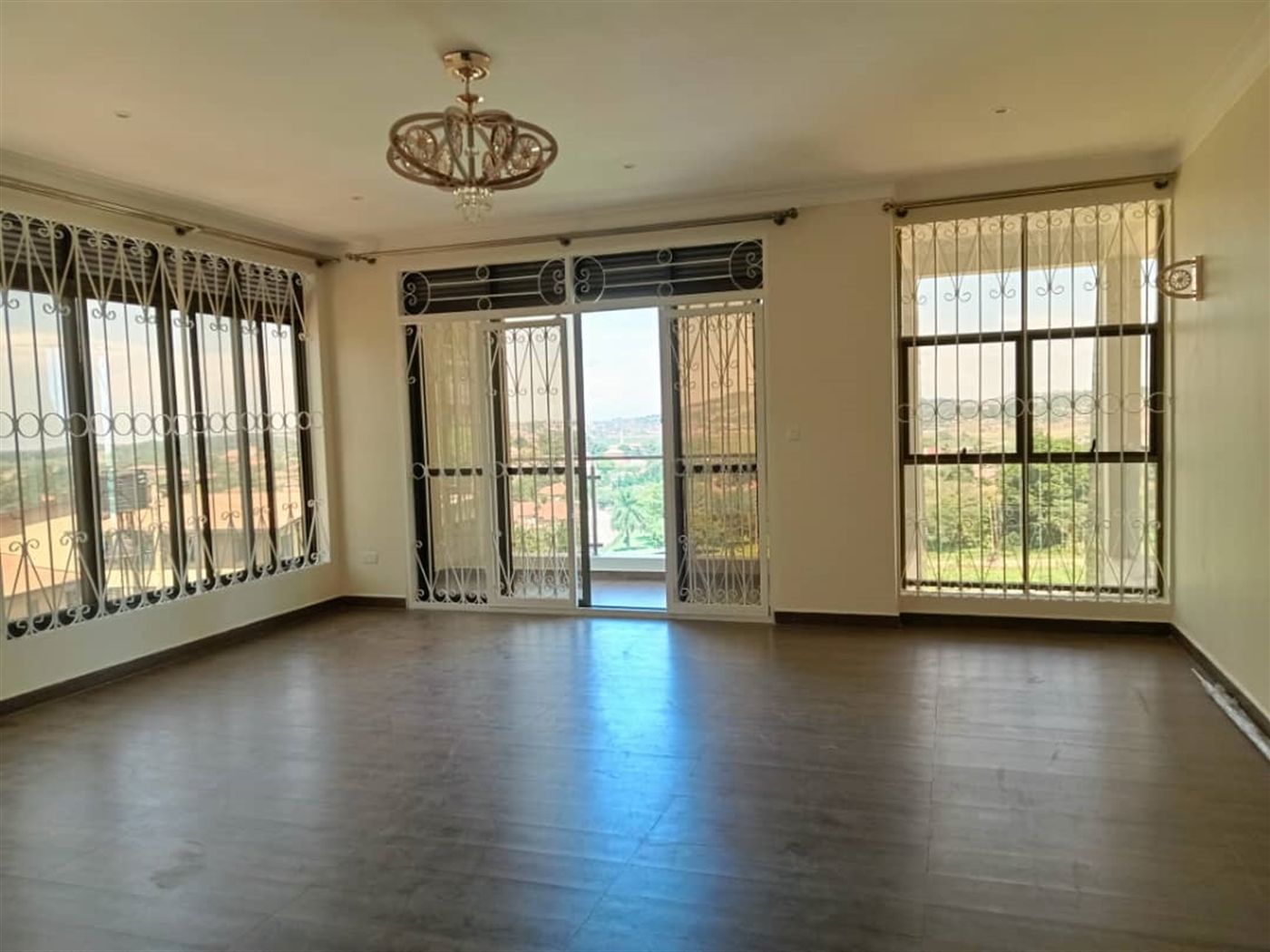 6 bedroom Mansion for sale in Munyonyo Kampala Uganda
