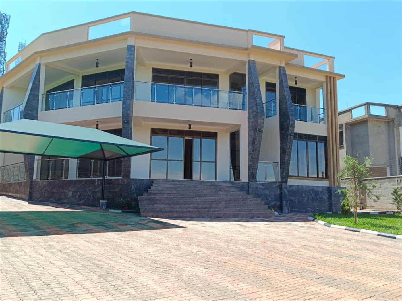 6 bedroom Mansion for sale in Munyonyo Kampala Uganda