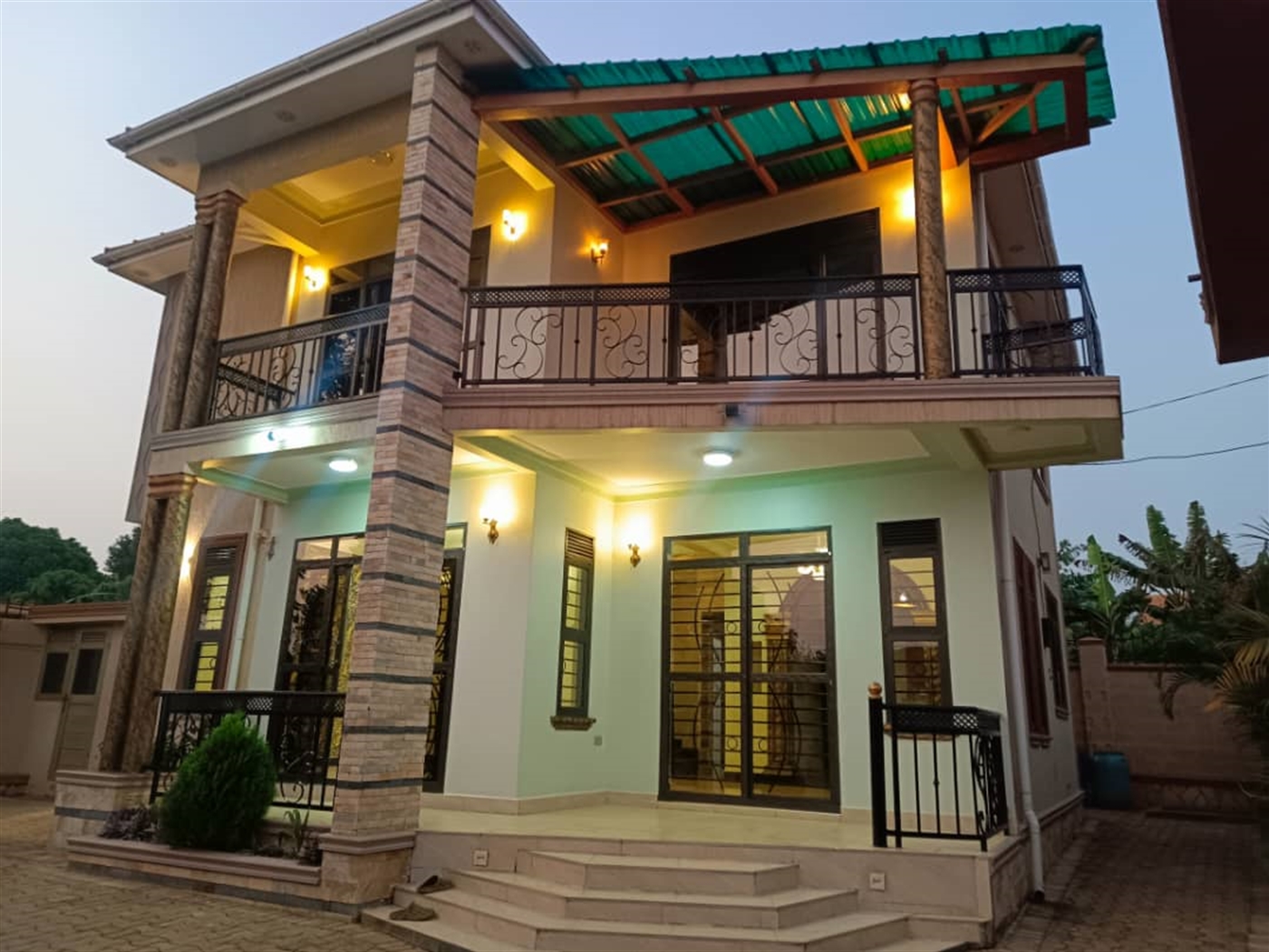 4 bedroom Storeyed house for sale in Ssekiwuga Wak...