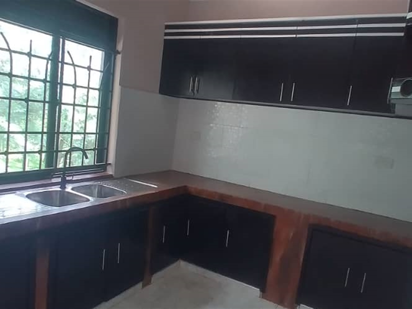 5 bedroom Storeyed house for sale in Sonde Wakiso Uganda