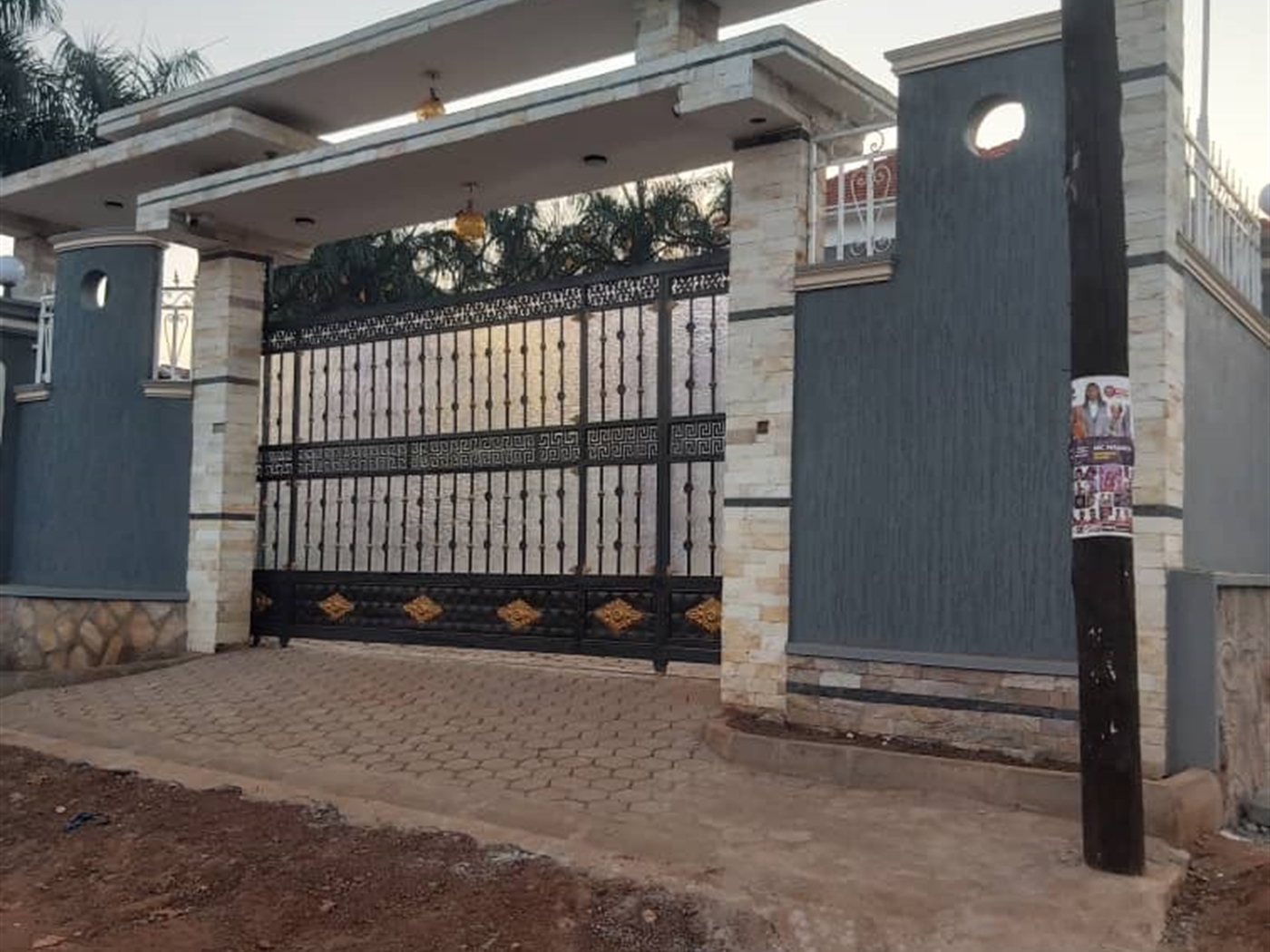 4 bedroom Storeyed house for sale in Kitende Wakiso Uganda
