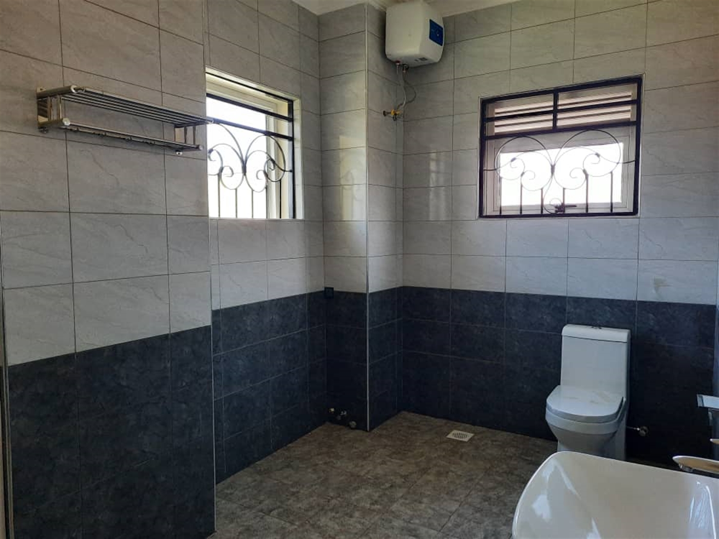 6 bedroom Storeyed house for sale in Kitende Wakiso Uganda