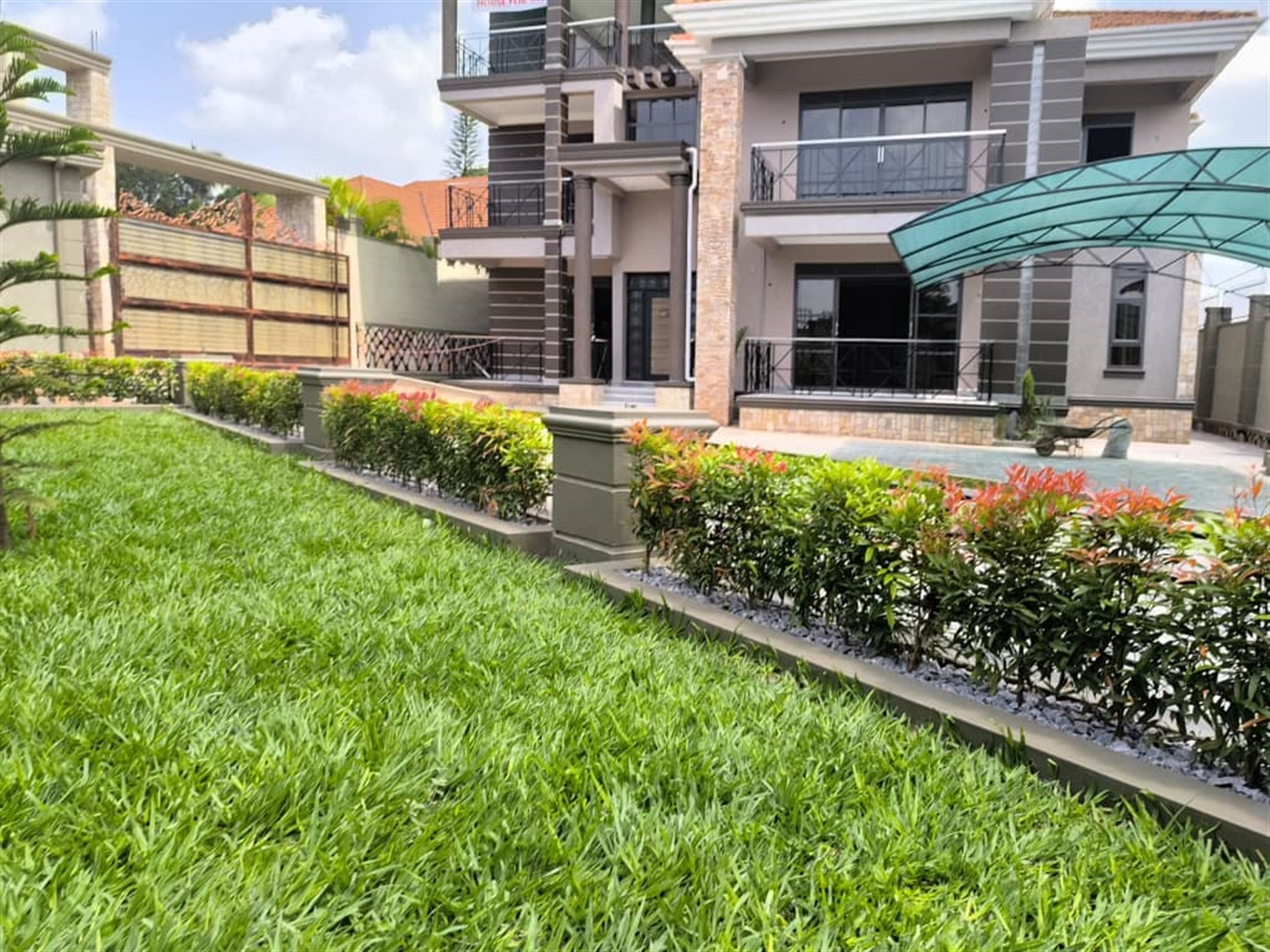8 bedroom Storeyed house for sale in Kitende Wakiso Uganda