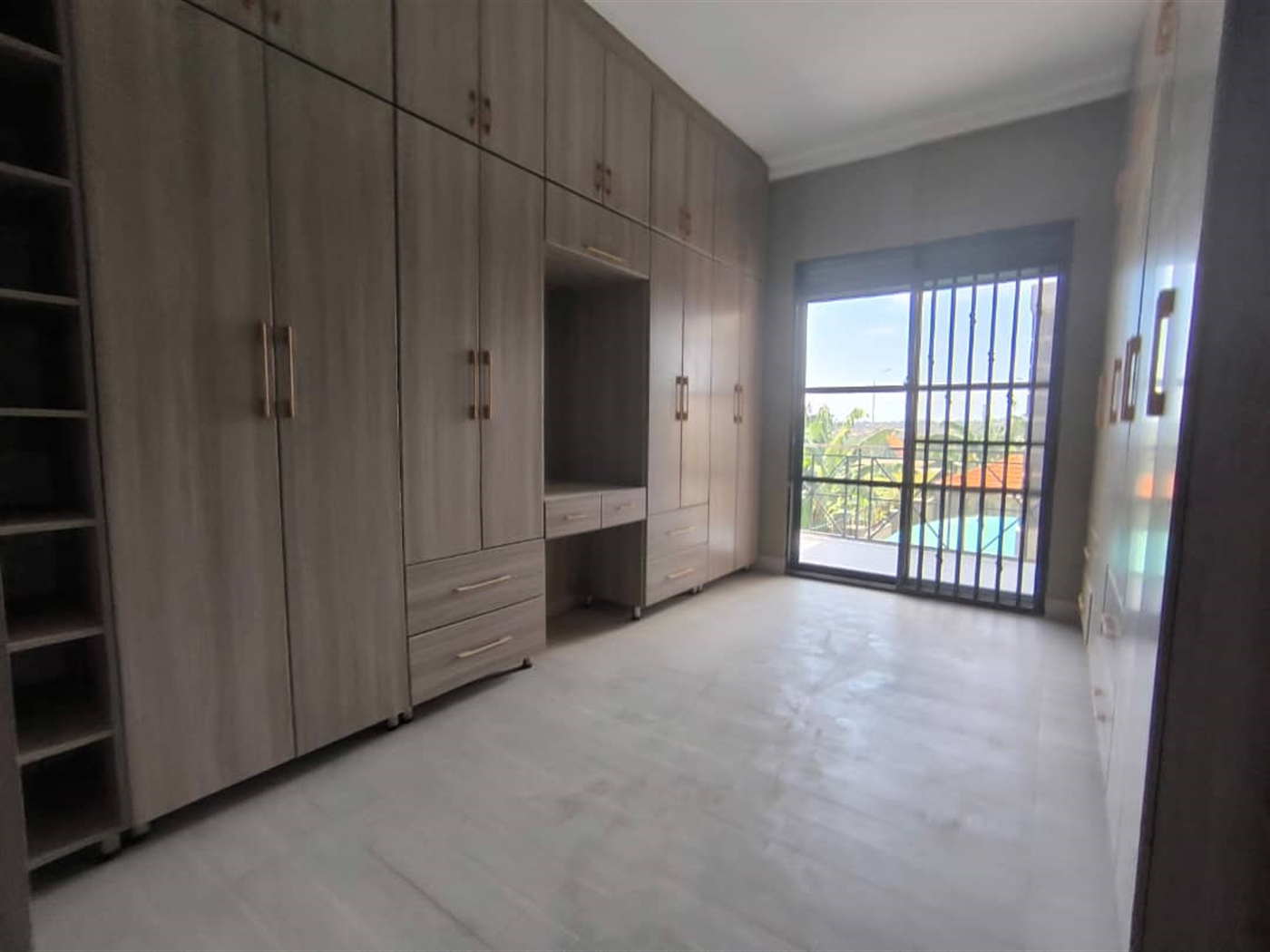 8 bedroom Storeyed house for sale in Kitende Wakiso Uganda
