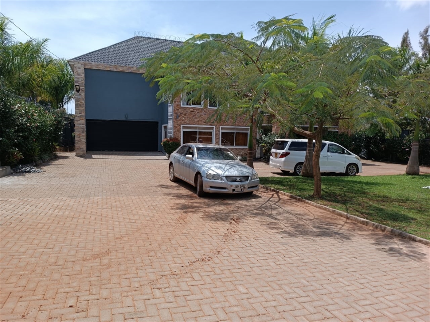 5 bedroom Storeyed house for sale in Kitende Wakiso Uganda