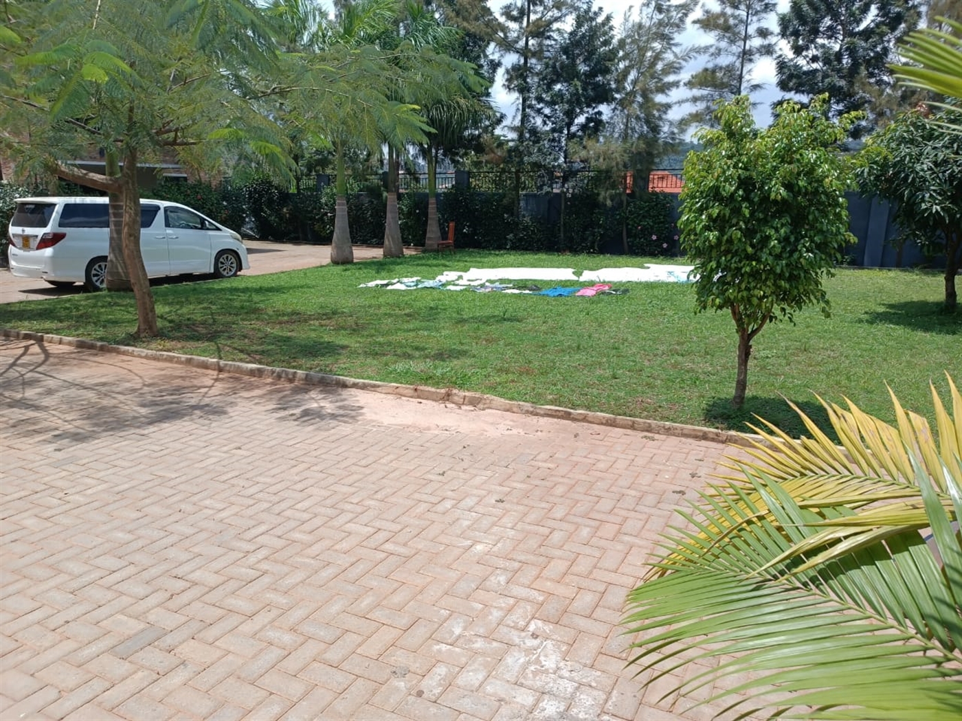 5 bedroom Storeyed house for sale in Kitende Wakiso Uganda