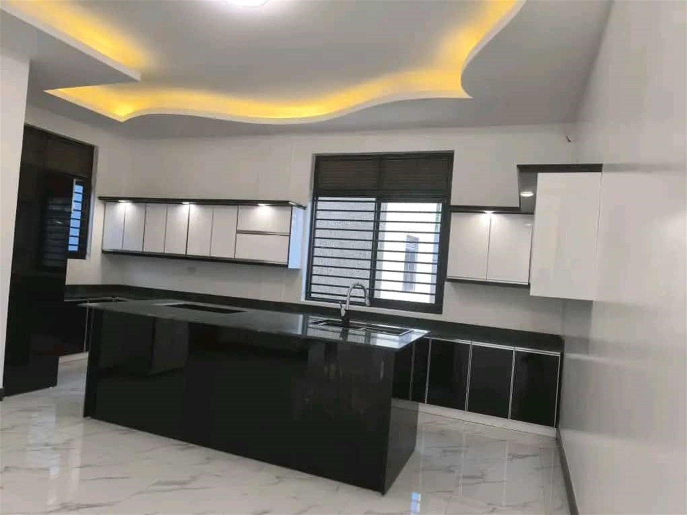 5 bedroom Storeyed house for sale in Najjera Kampala Uganda
