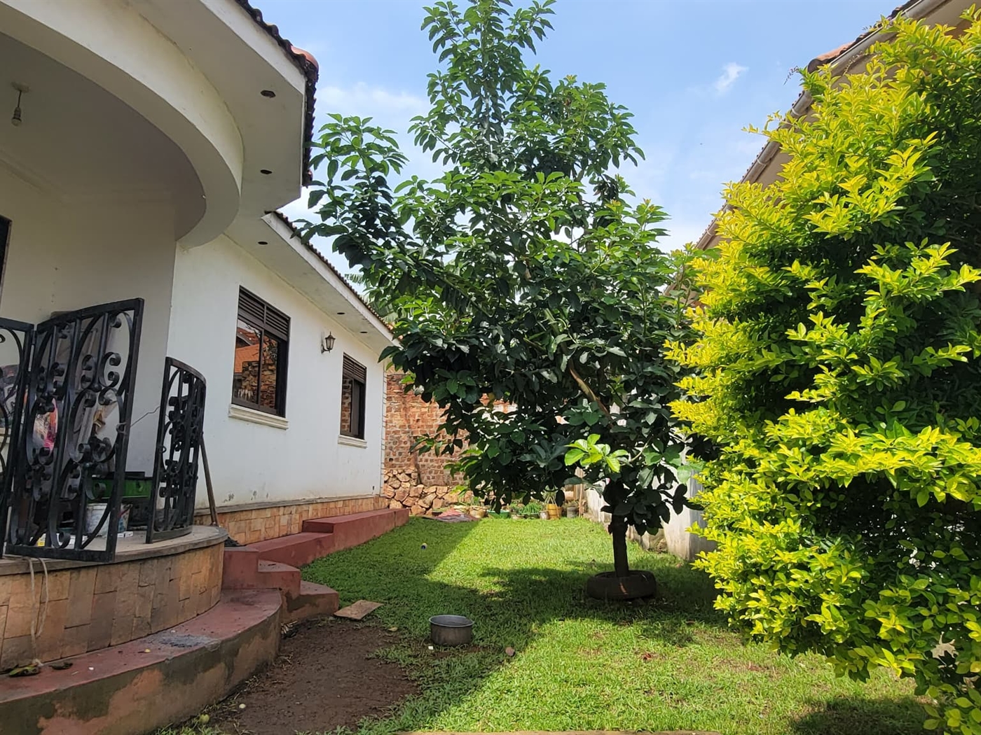 3 bedroom Storeyed house for sale in Najjera Wakiso Uganda