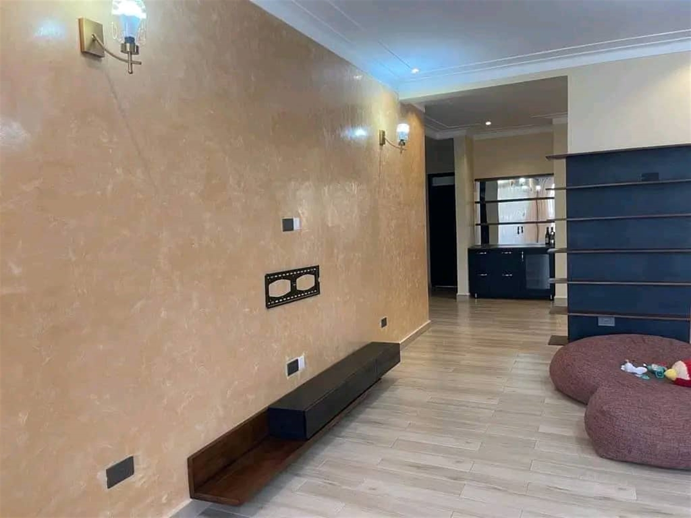 6 bedroom Storeyed house for sale in Kiwaatule Kampala Uganda