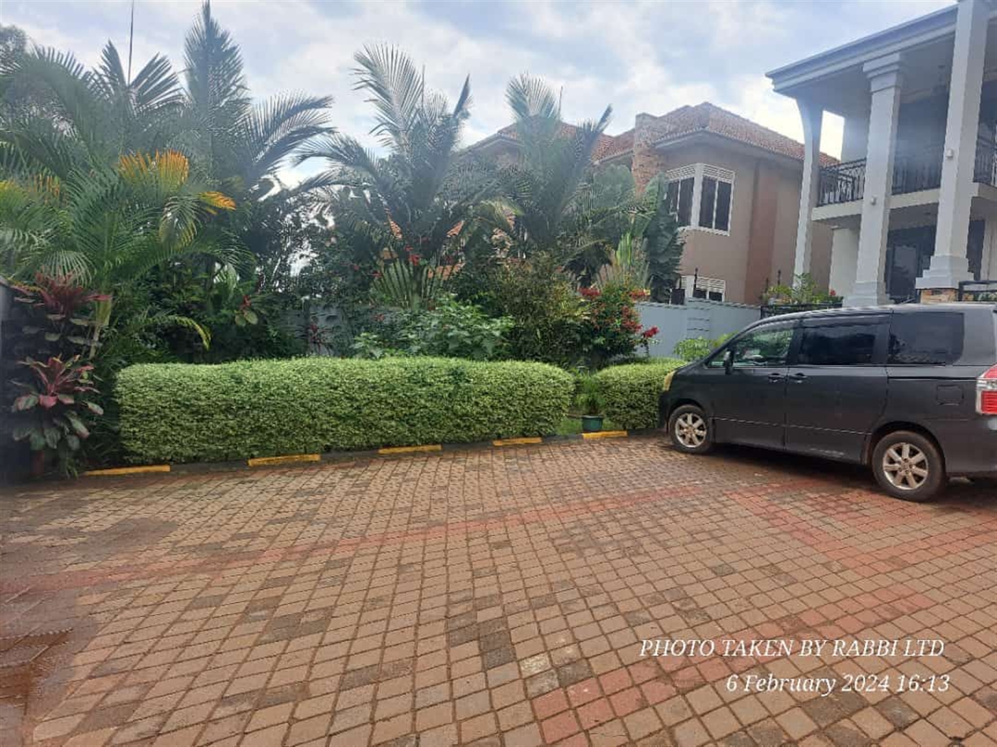 6 bedroom Storeyed house for sale in Kiwaatule Kampala Uganda