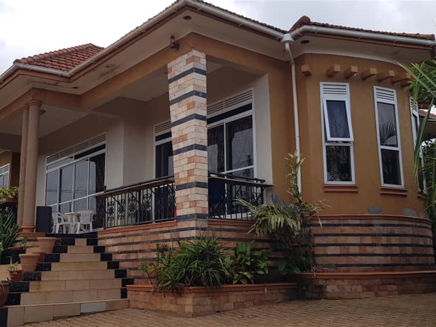 4 bedroom Storeyed house for sale in Seguku Wakiso Uganda