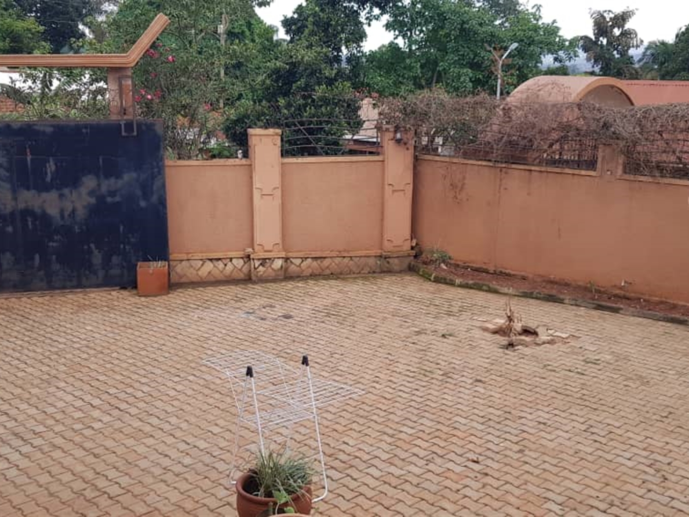 4 bedroom Storeyed house for sale in Seguku Wakiso Uganda