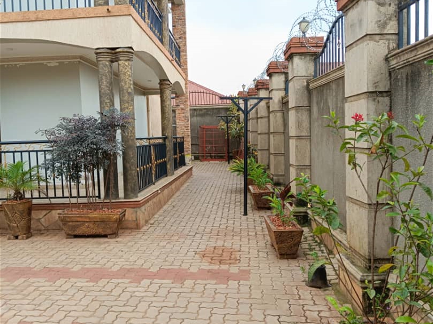 4 bedroom Storeyed house for sale in Seguku Wakiso Uganda