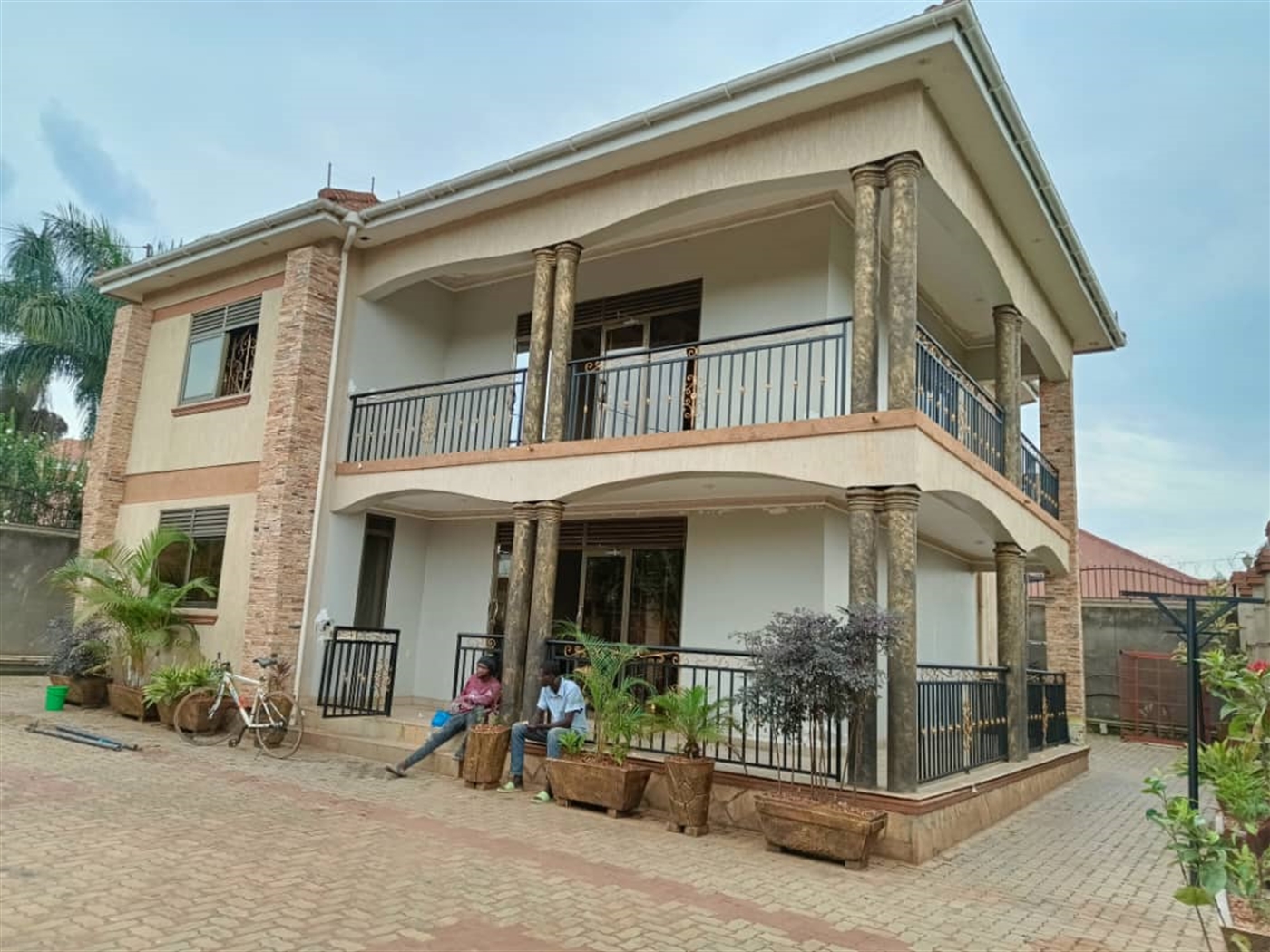 4 bedroom Storeyed house for sale in Seguku Wakiso Uganda