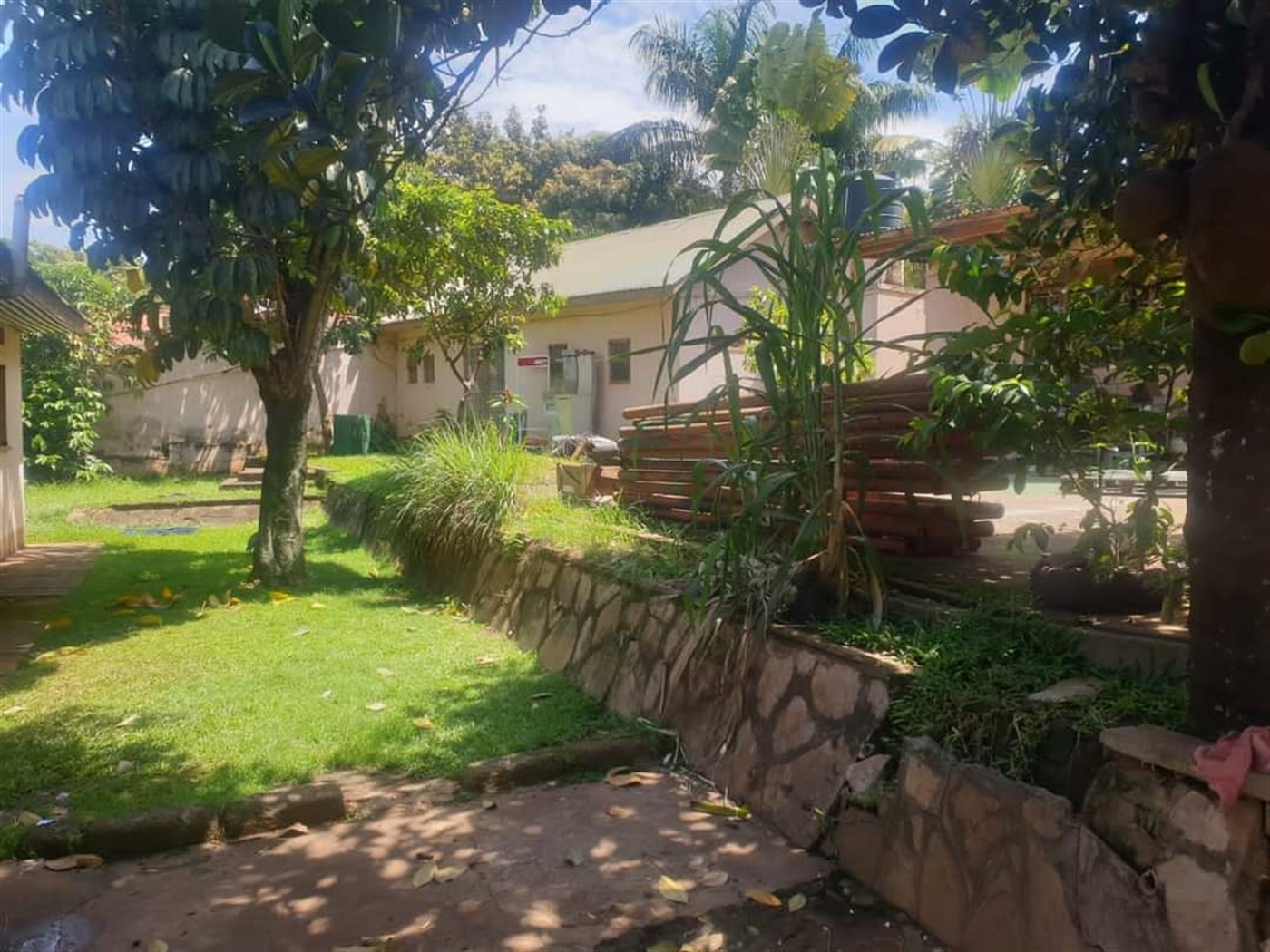 Residential land for sale in Bugoloobi Kampala Uganda