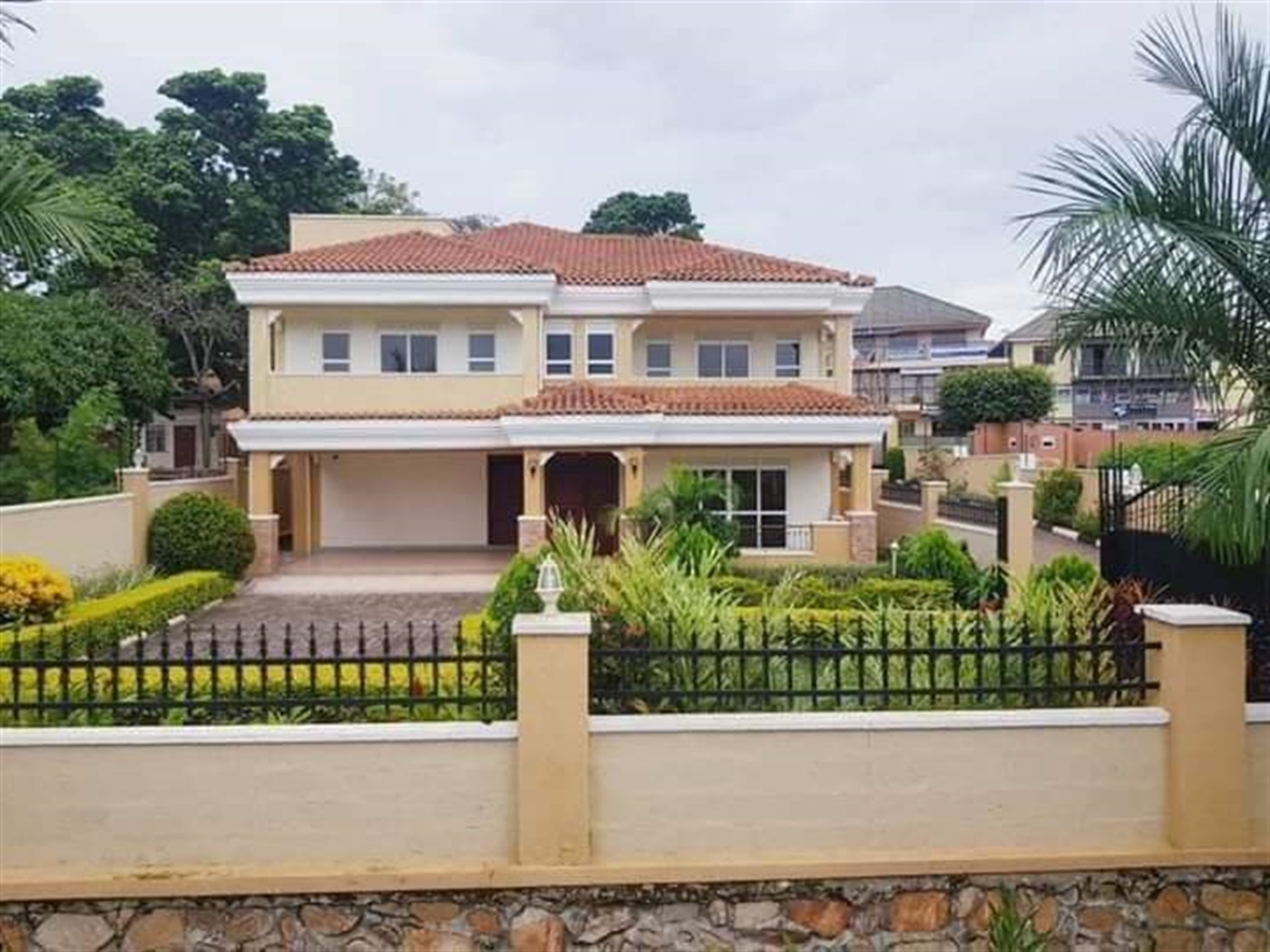 5 bedroom Mansion for sale in Munyonyo Kampala Uganda