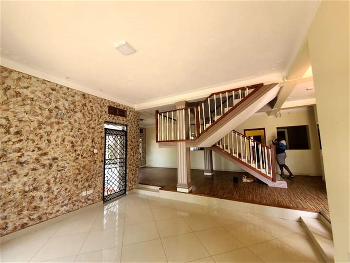 4 bedroom Storeyed house for rent in Muyenga Kampala Uganda