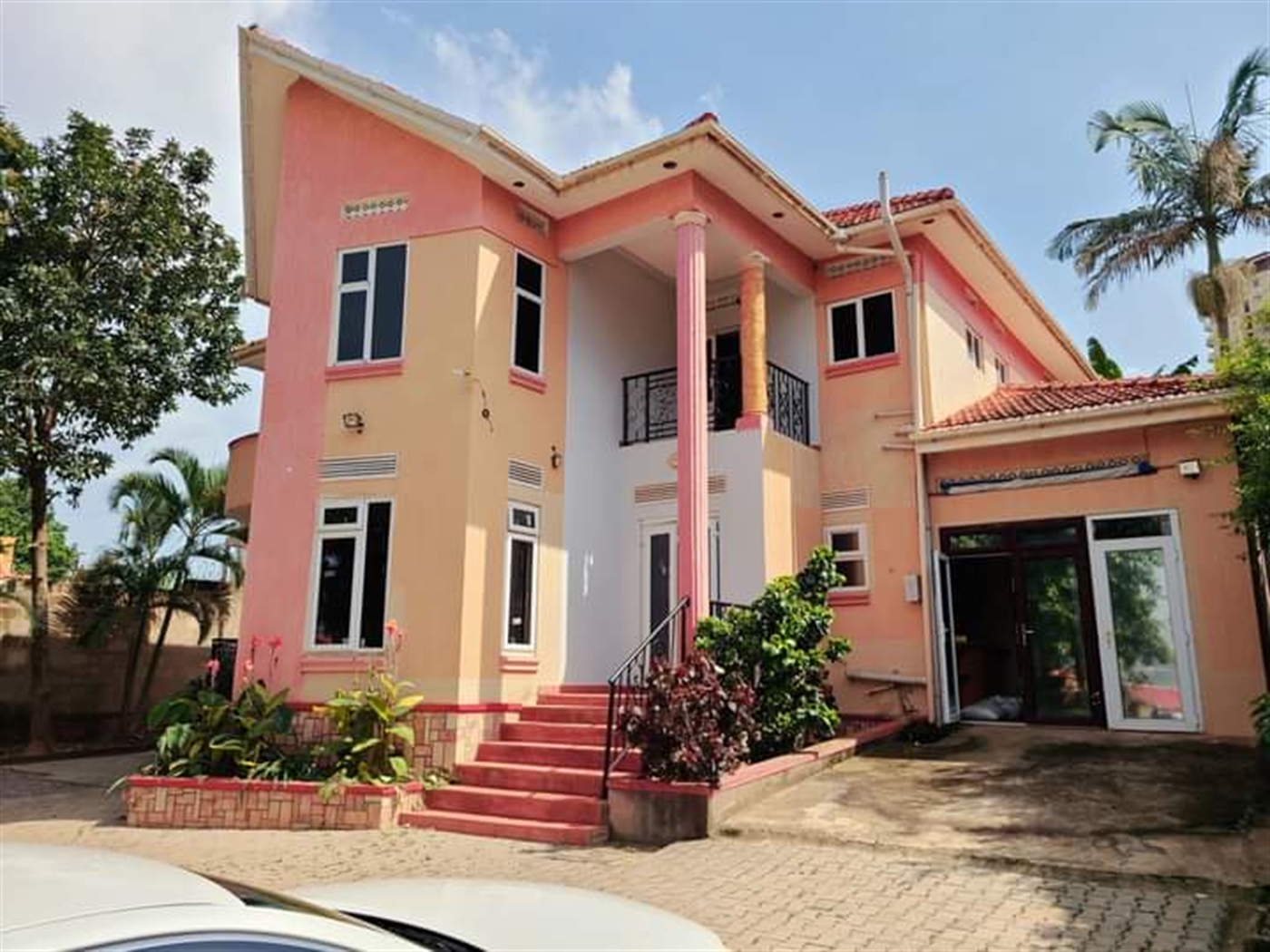 4 bedroom Storeyed house for rent in Muyenga Kampala Uganda