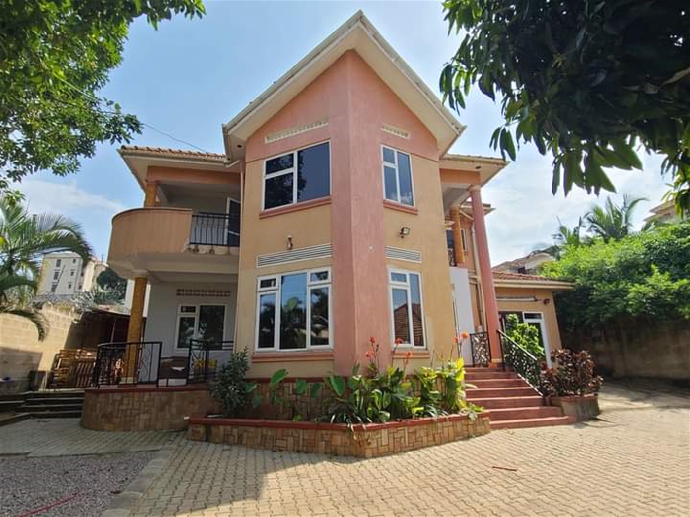 4 bedroom Storeyed house for rent in Muyenga Kampala Uganda