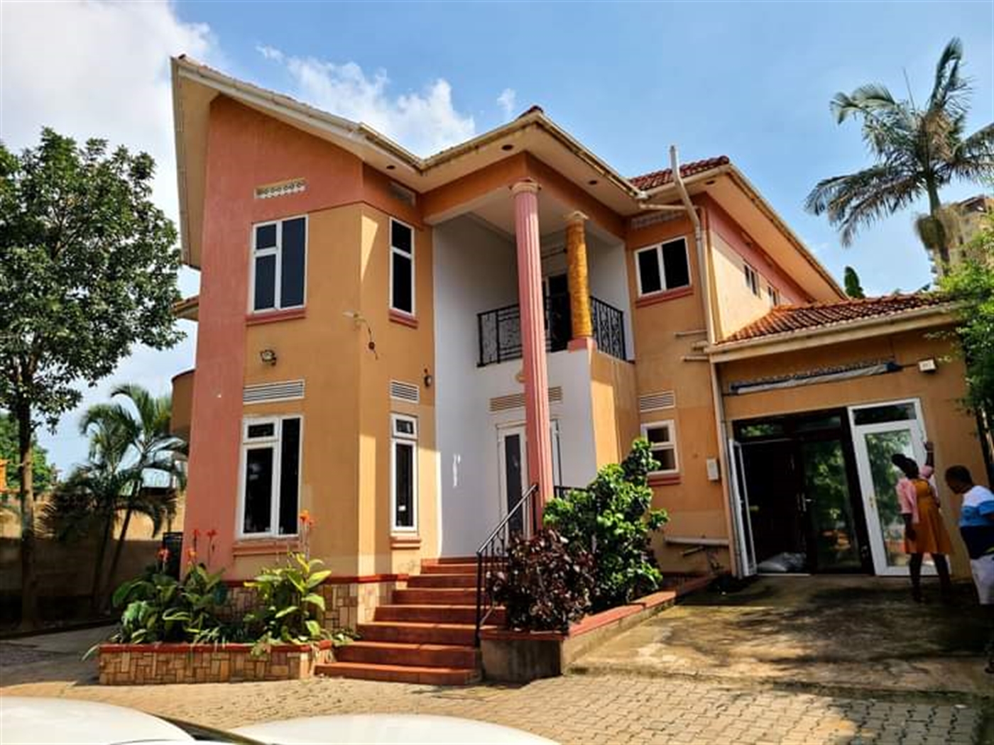 4 bedroom Storeyed house for rent in Muyenga Kampala Uganda