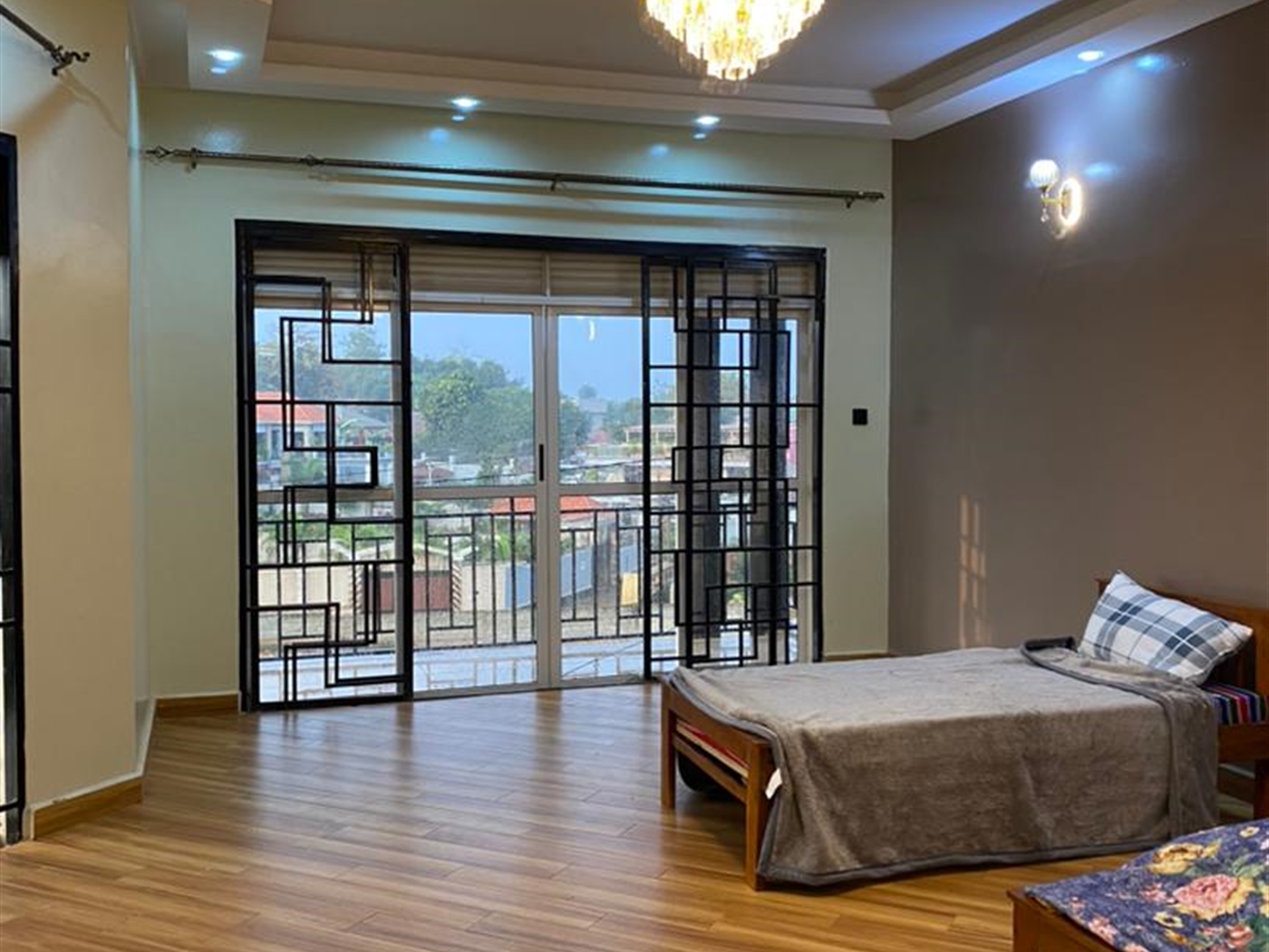 5 bedroom Storeyed house for rent in Kiwaatule Kampala Uganda