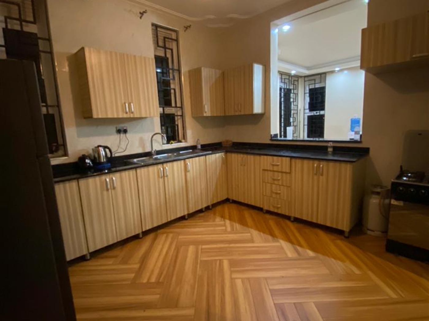 5 bedroom Storeyed house for rent in Kiwaatule Kampala Uganda