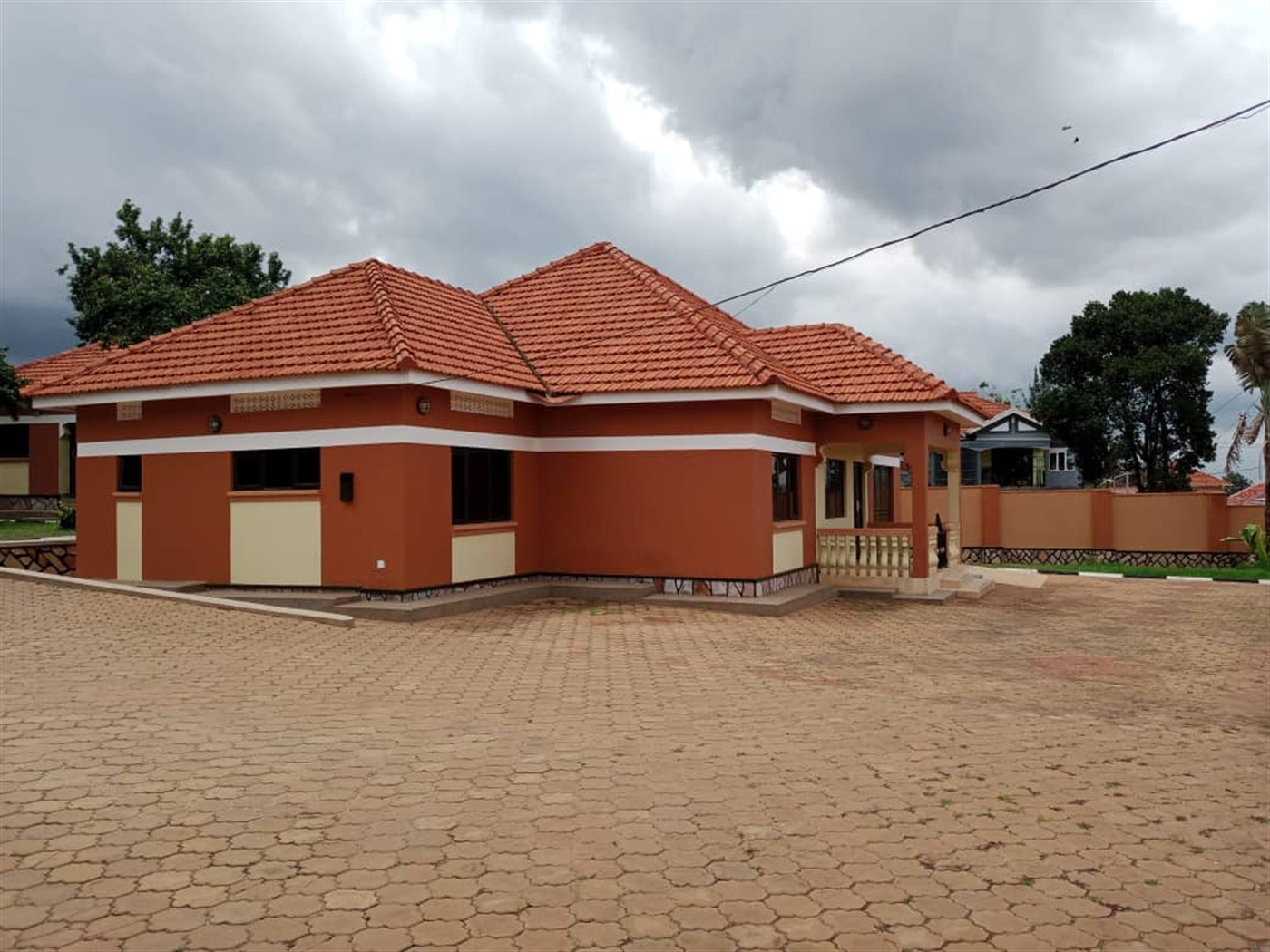 3 bedroom Bungalow for rent in Kiwaatule Kampala Uganda