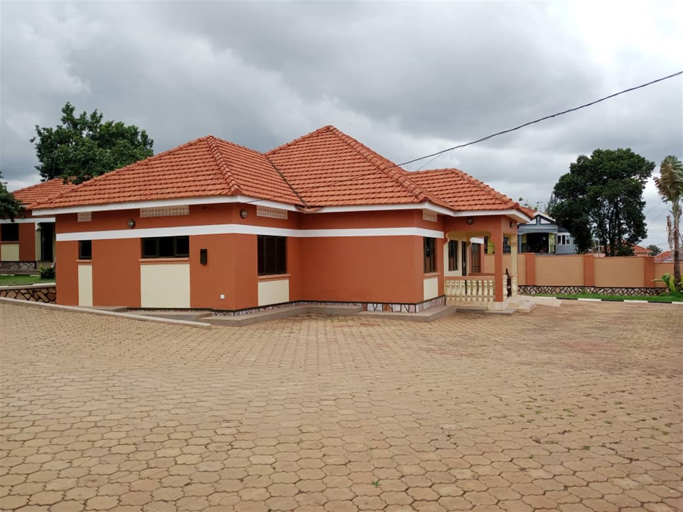 3 bedroom Bungalow for rent in Kiwaatule Kampala Uganda