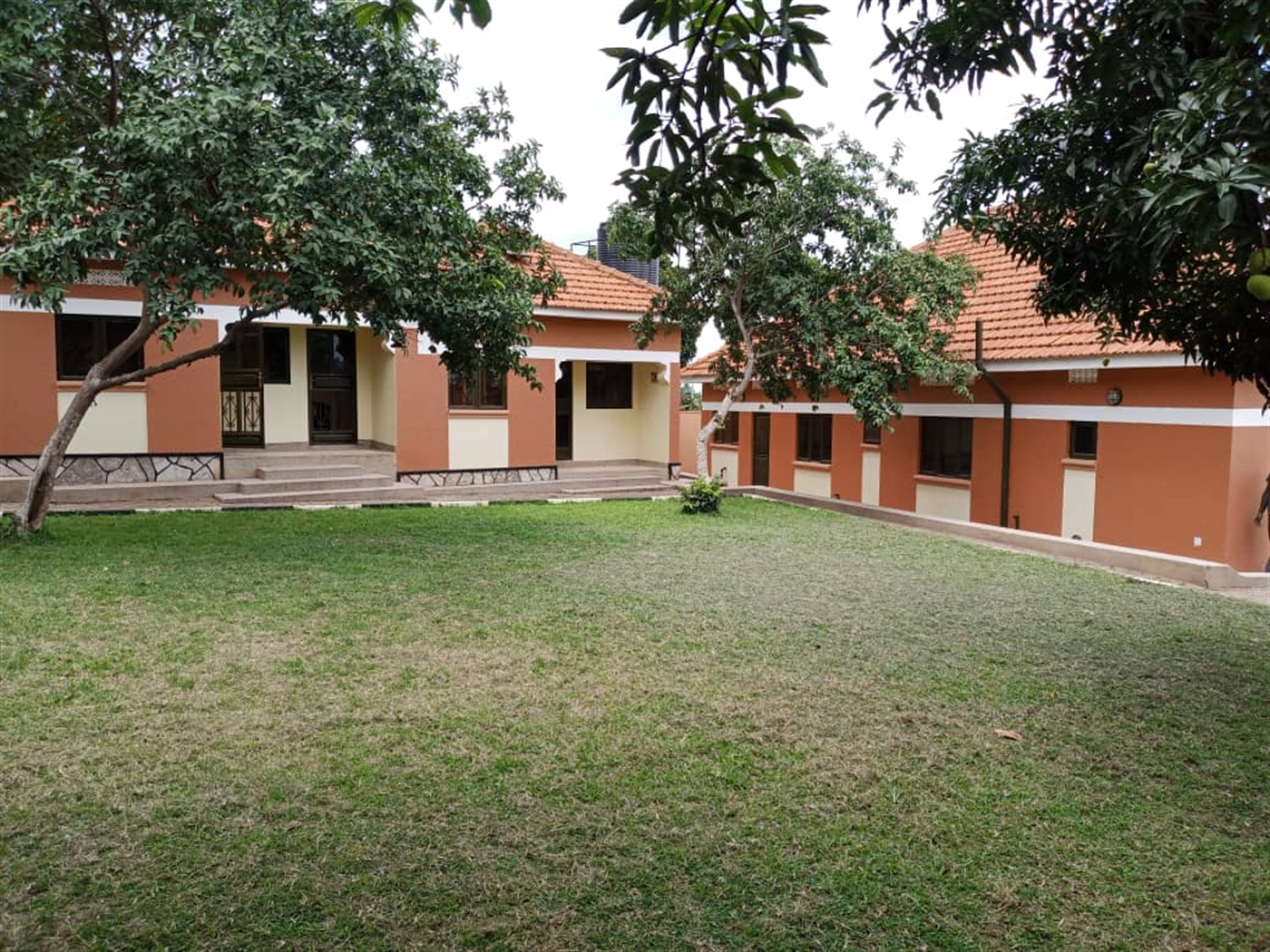 3 bedroom Bungalow for rent in Kiwaatule Kampala Uganda
