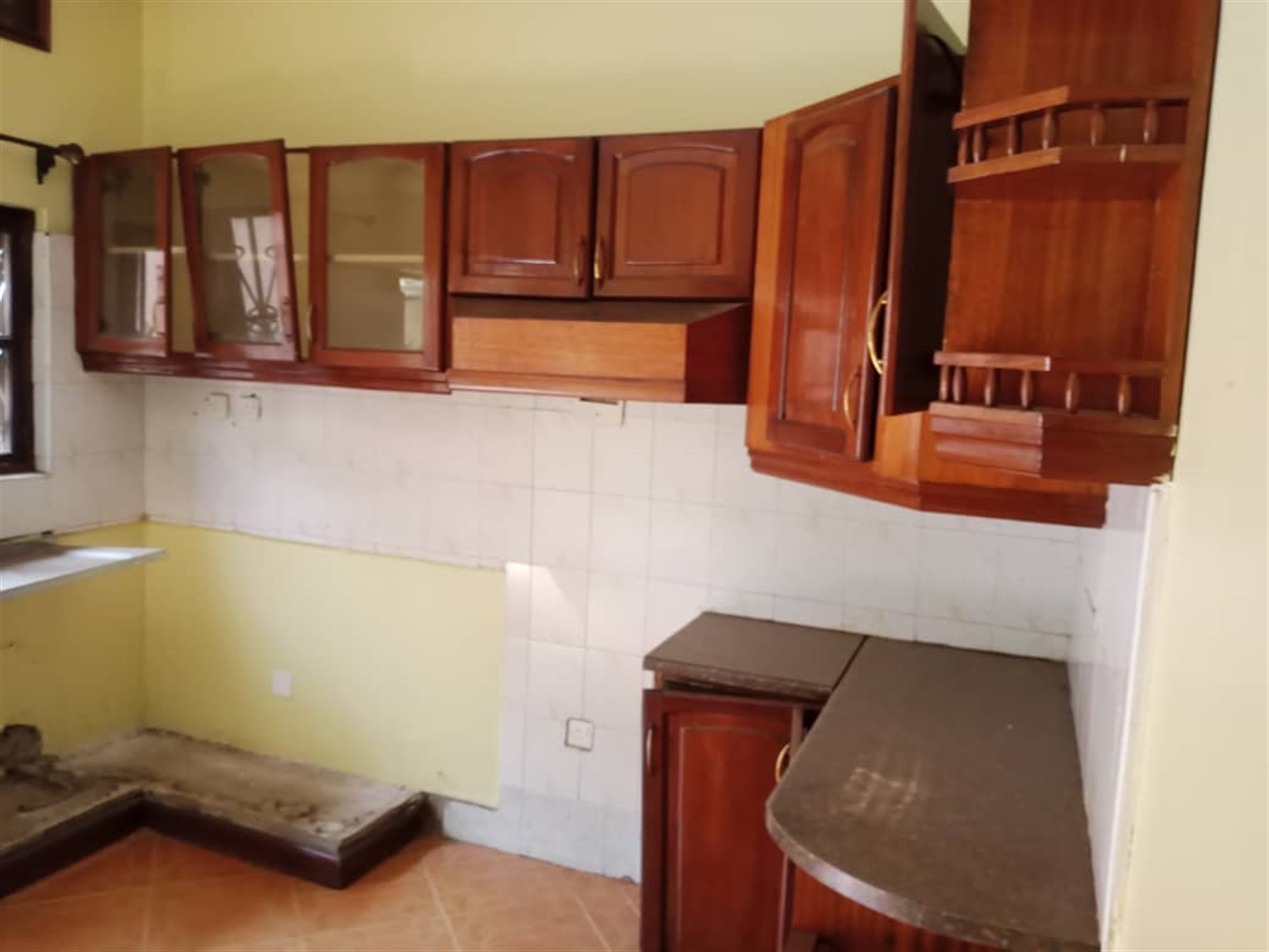 3 bedroom Bungalow for rent in Kiwaatule Kampala Uganda