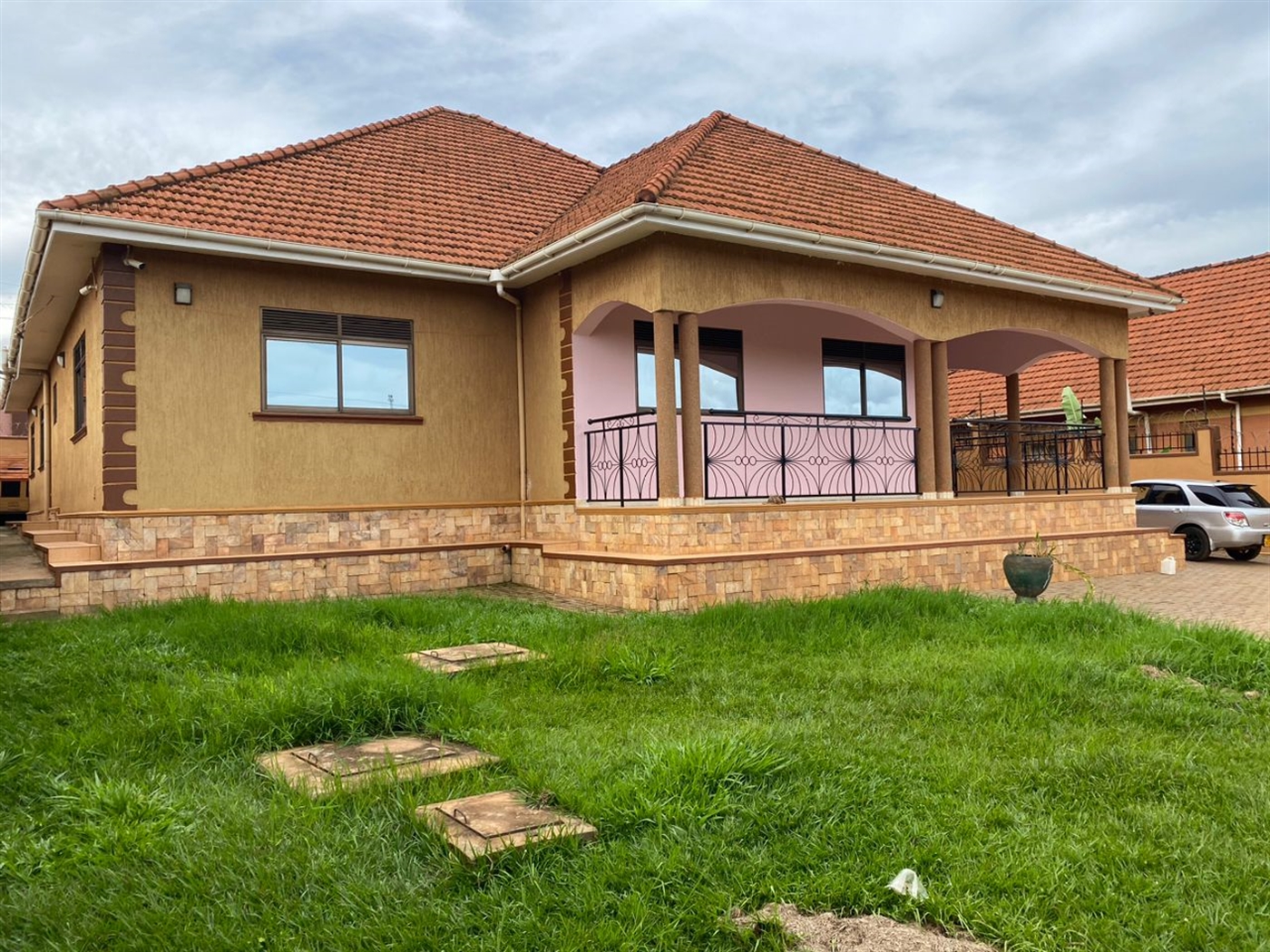 5 bedroom Bungalow for rent in Kulambilo Wakiso Uganda