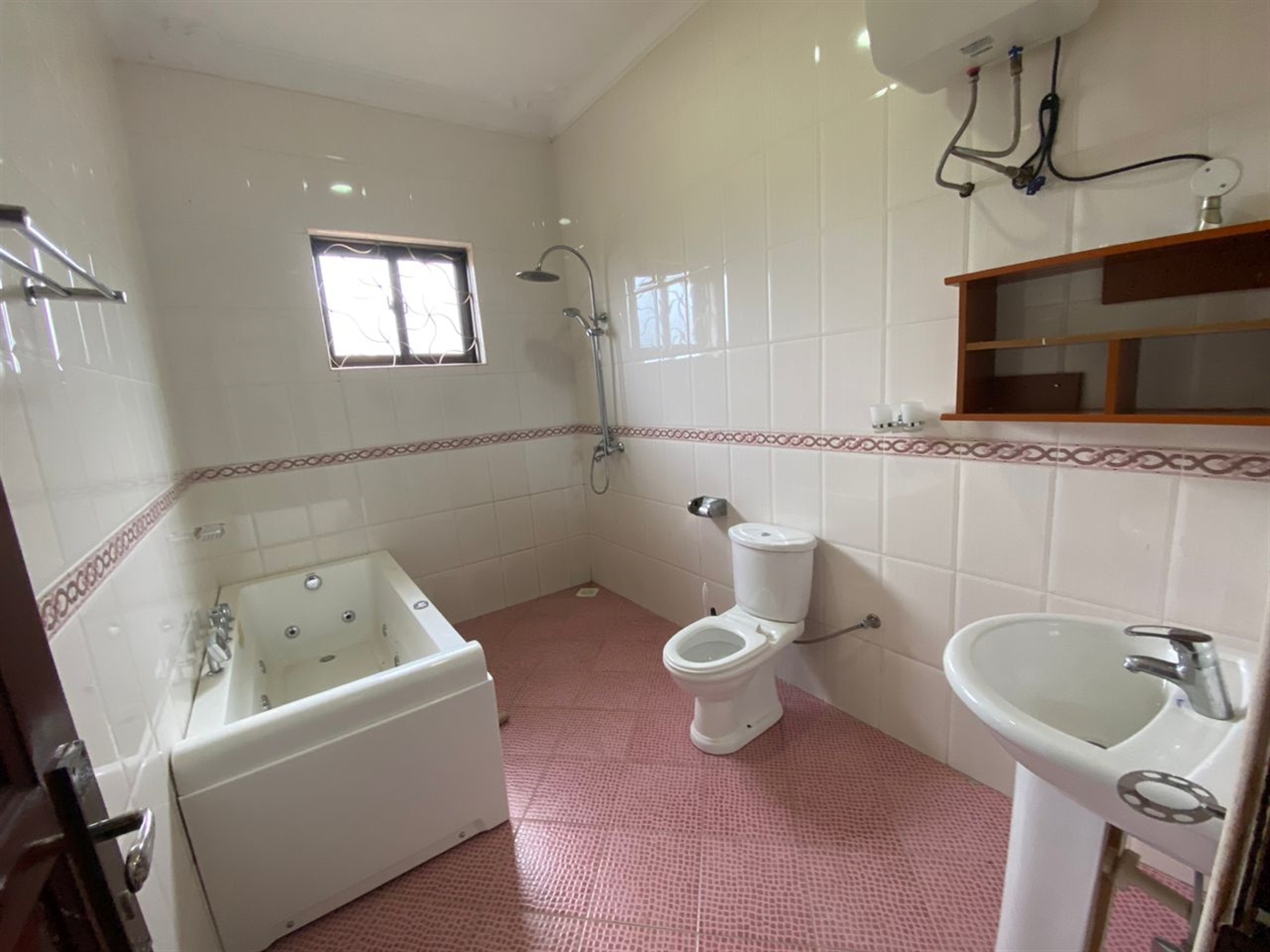 5 bedroom Bungalow for rent in Kulambilo Wakiso Uganda