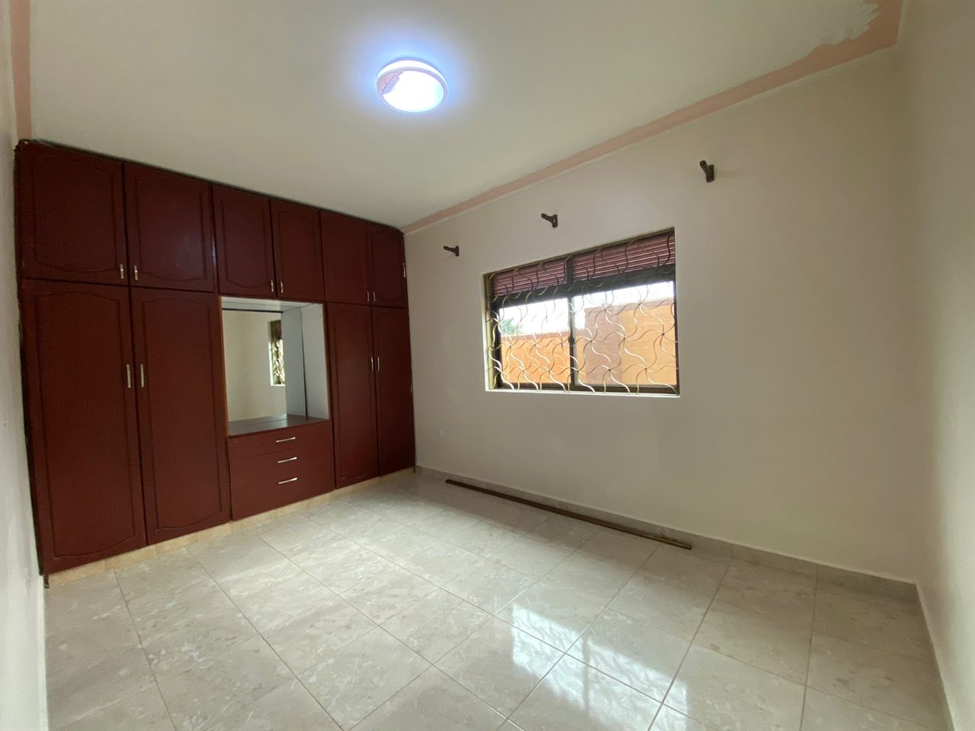 5 bedroom Bungalow for rent in Kulambilo Wakiso Uganda