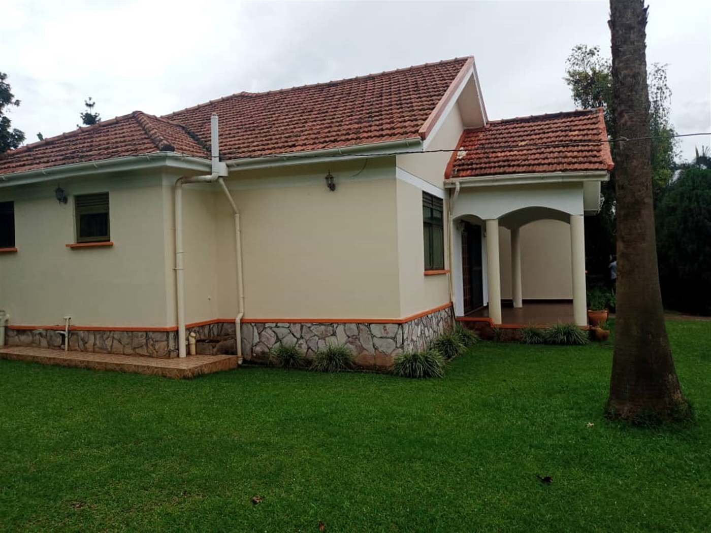 3 bedroom Bungalow for rent in Kitende Wakiso Uganda