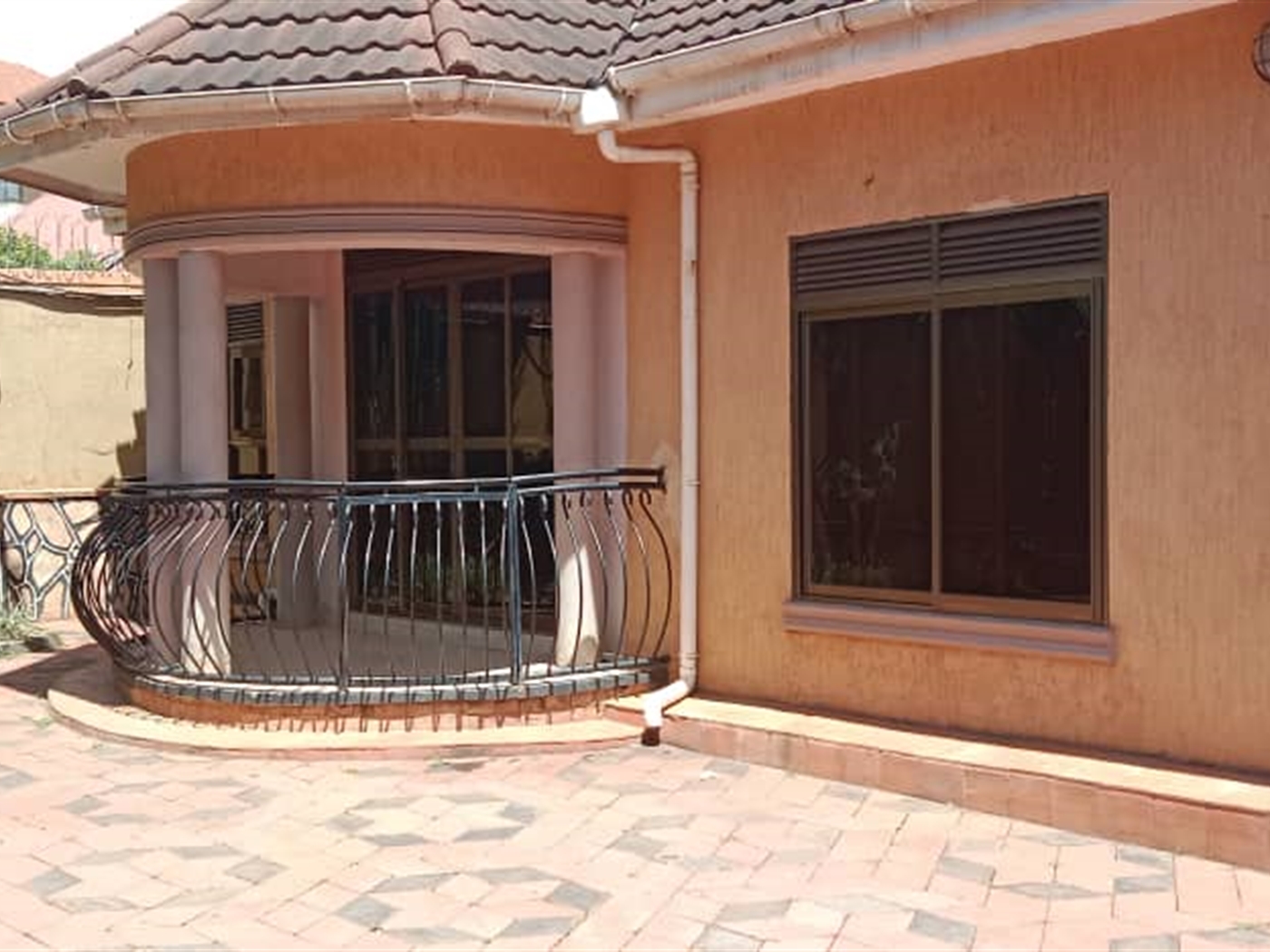 4 bedroom Bungalow for rent in Bukoto Kampala Uganda