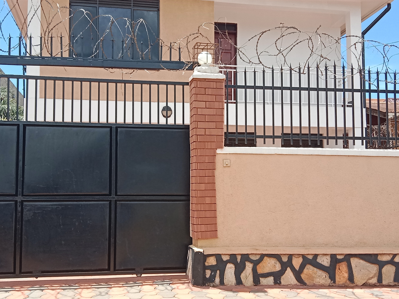 4 bedroom Storeyed house for rent in Ntinda Kampala Uganda