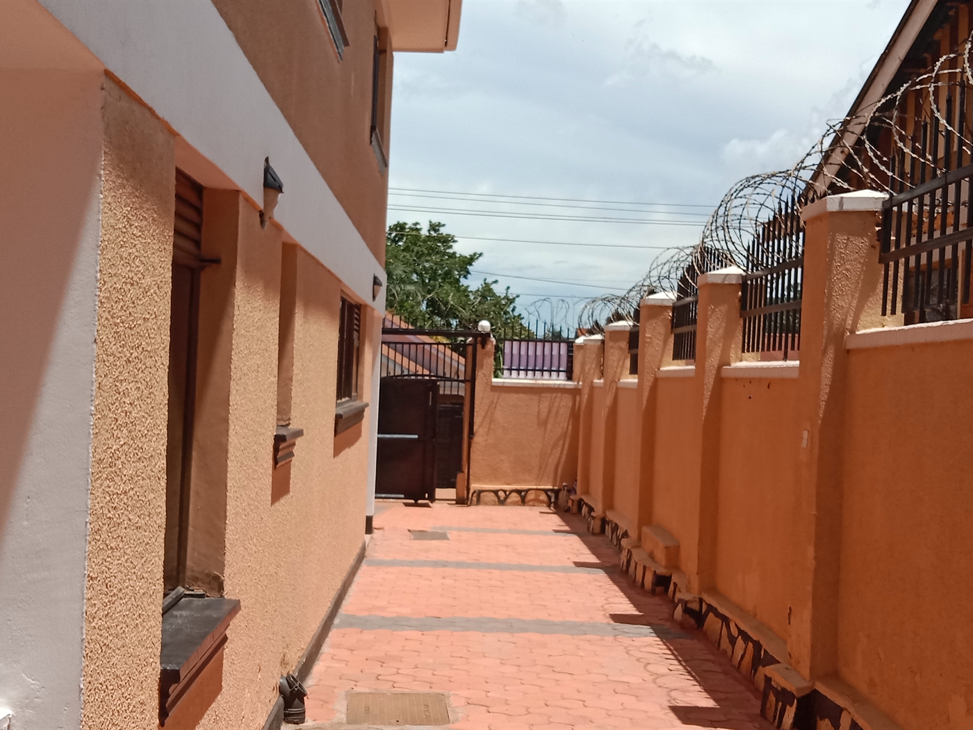 4 bedroom Storeyed house for rent in Ntinda Kampala Uganda