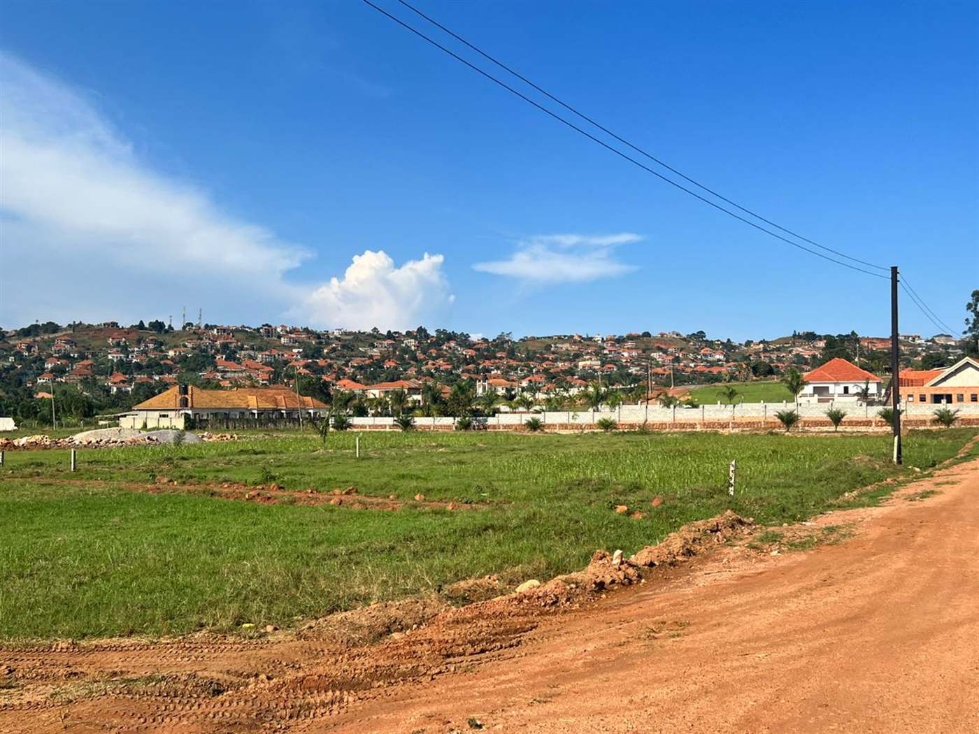 Residential land for sale in Bwebajja Wakiso Ugand...