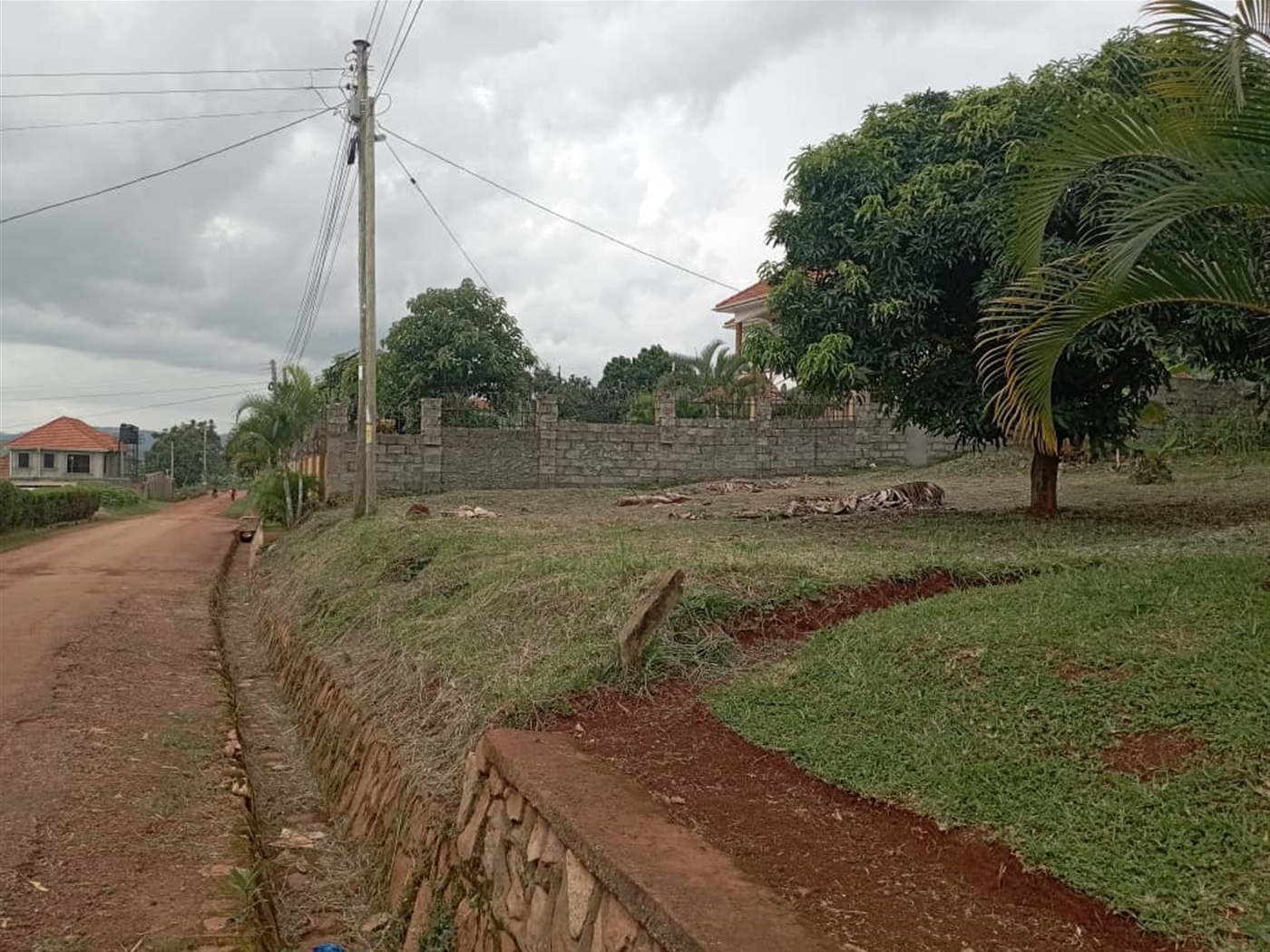 Residential land for sale in Bwebajja Wakiso Ugand...