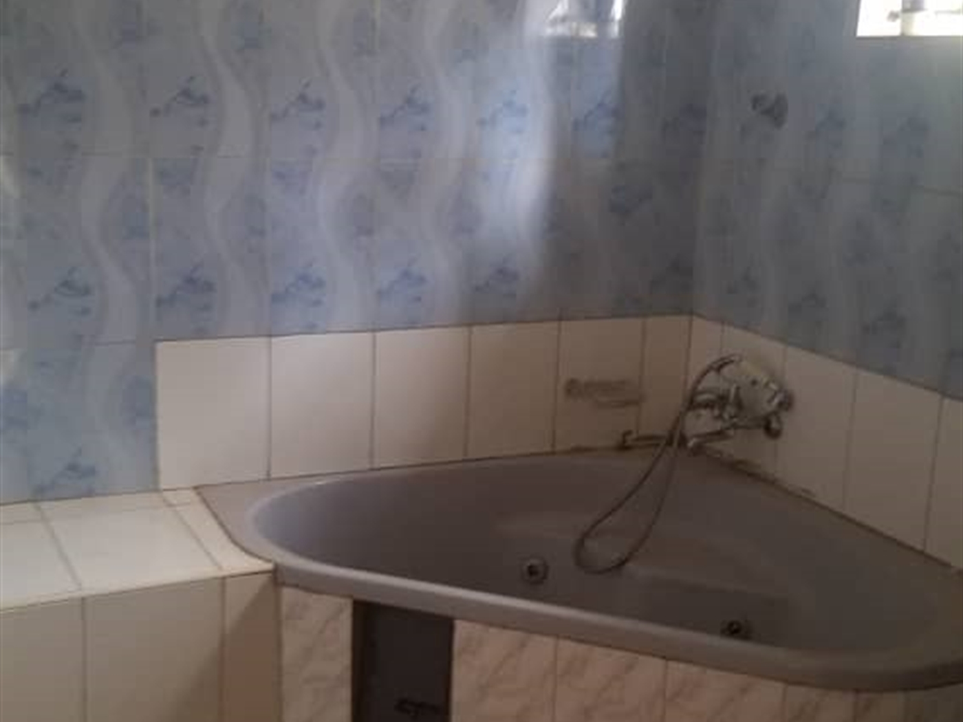 6 bedroom Storeyed house for rent in Kyanja Kampala Uganda
