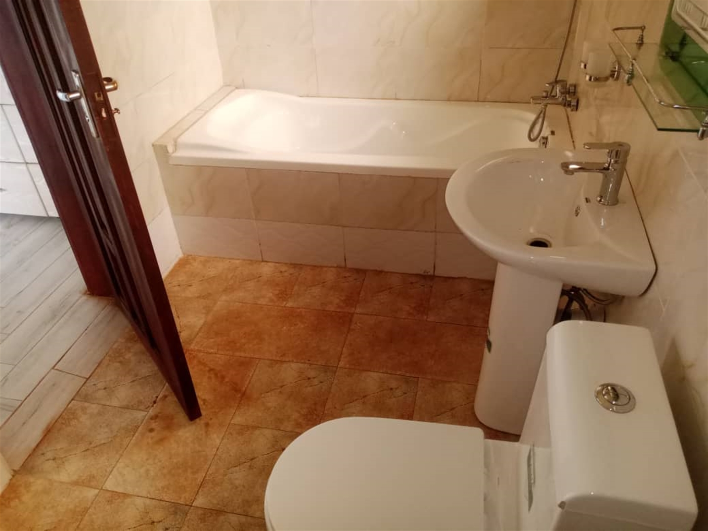 5 bedroom Storeyed house for rent in Kitende Wakiso Uganda
