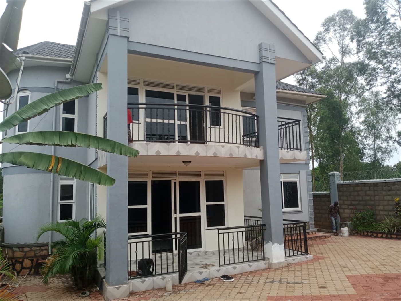 5 bedroom Storeyed house for rent in Kitende Wakiso Uganda