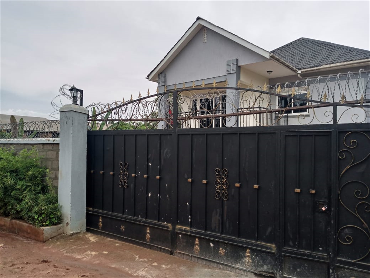 5 bedroom Storeyed house for rent in Kitende Wakiso Uganda