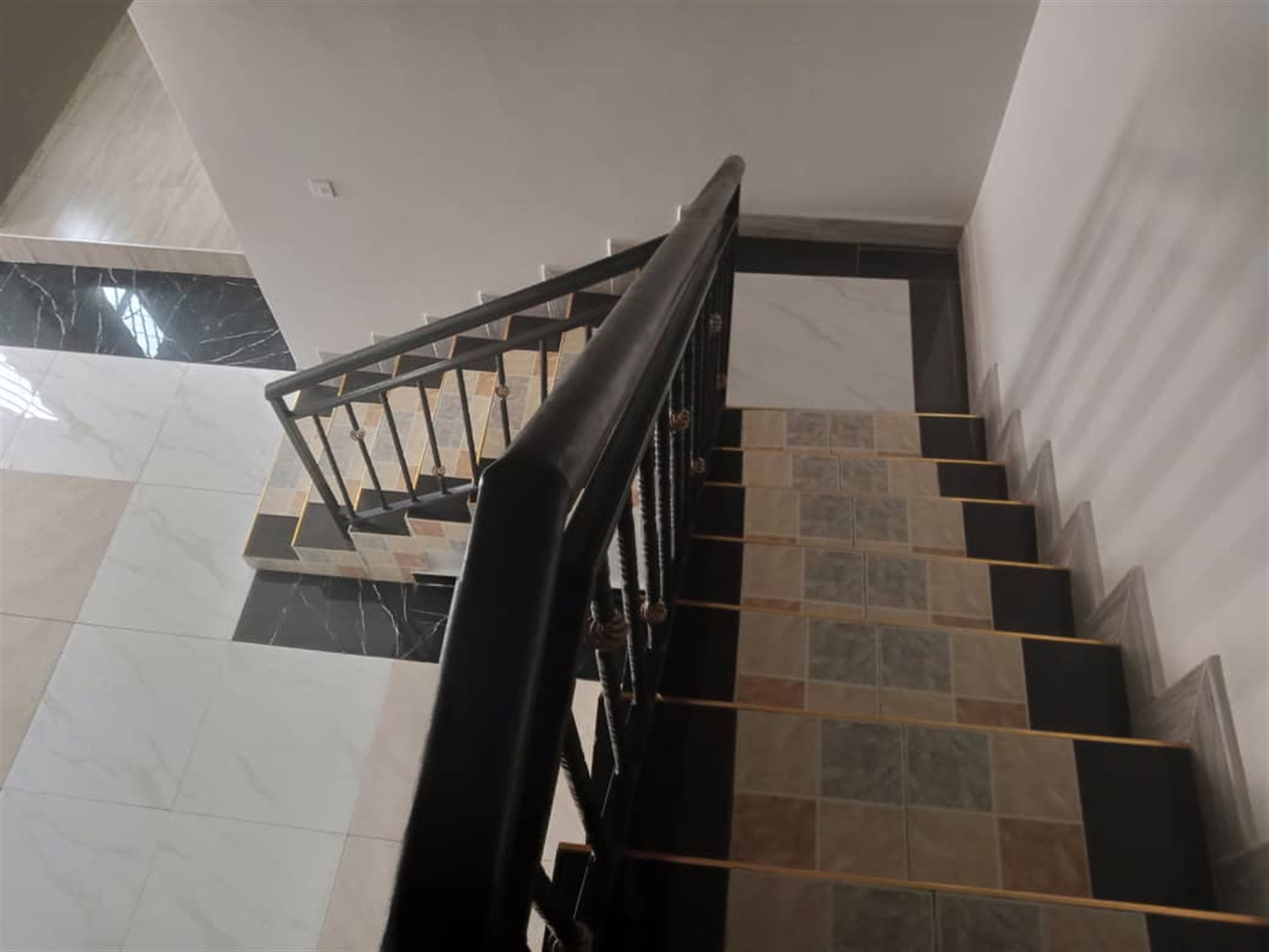 5 bedroom Storeyed house for rent in Kitende Wakiso Uganda
