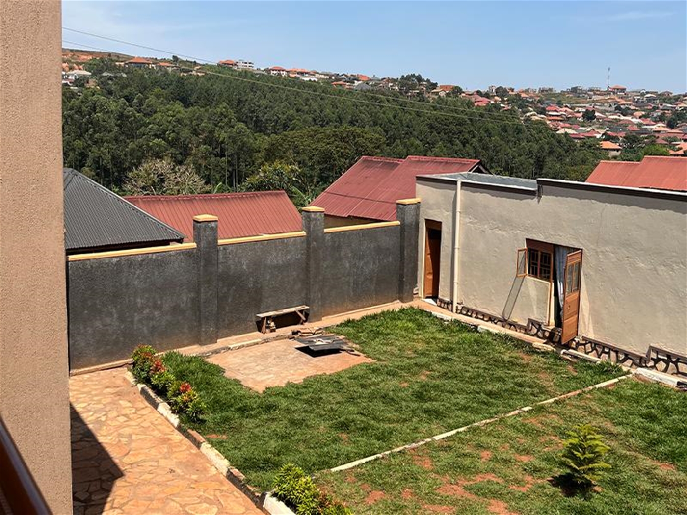 5 bedroom Storeyed house for rent in Kireka Wakiso Uganda